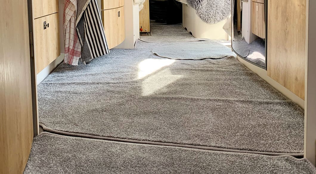 Hallmattor på kors och tvärs